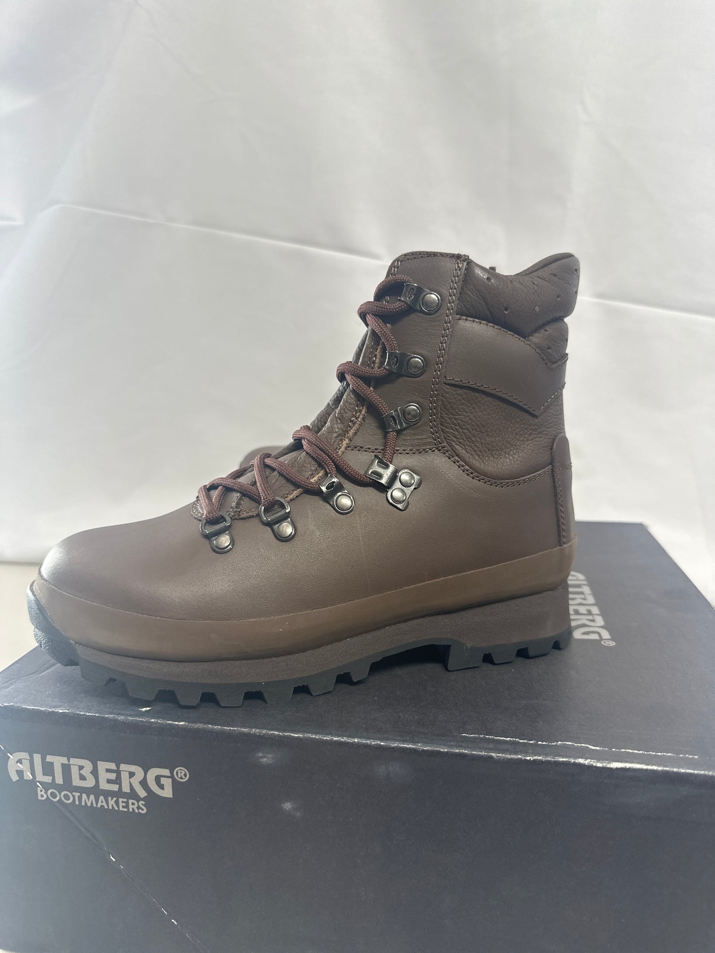 British Army Issued ALTBERG SIZE 5M MALE COMBAT BOOTS BRAND NEW #9