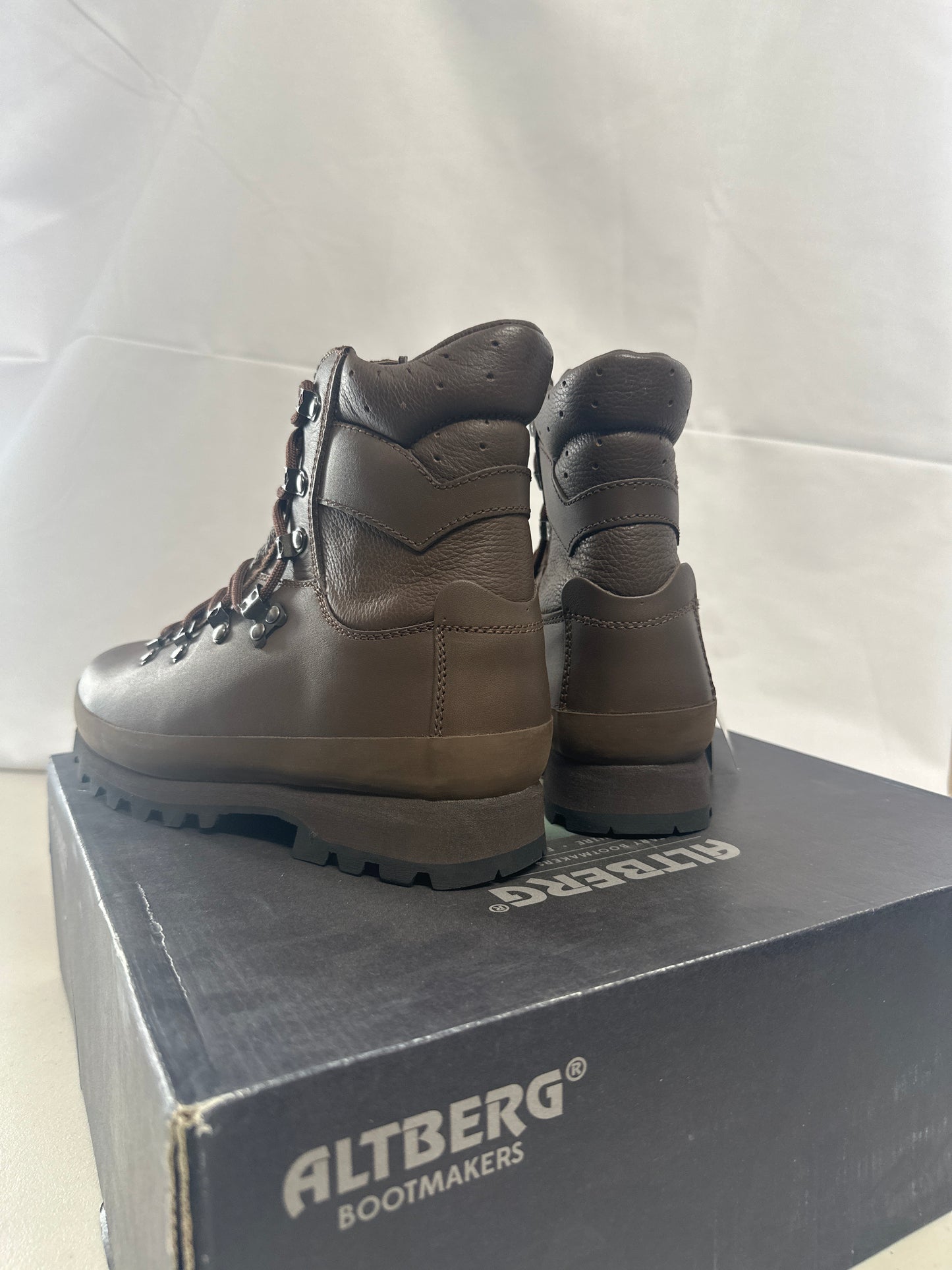 British Army Issued ALTBERG SIZE 5M MALE COMBAT BOOTS BRAND NEW #9